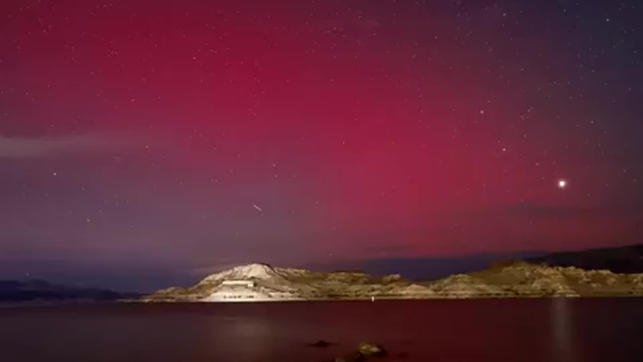 Dernière vidéo en accéléré des aurores boréales hier soir près de Las Vegas, Nevada (lac Mead)