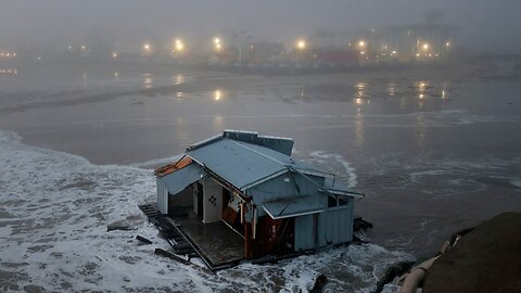 Massive waves destroy Santa Cruz Wharf in California