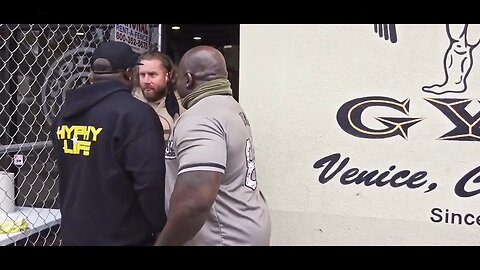 Meathead Goes Full Roid Rage On A Guy Walking Past, Pulls A Knife On Him For No Reason
