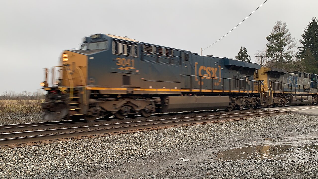 CSX Train action lead by 3041 and YN2 433