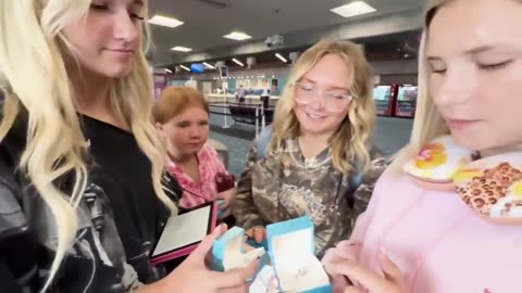 FLYiNG TO NEW YORK CiTY FOR A GiRLS TRiP! 🍎 🏙️