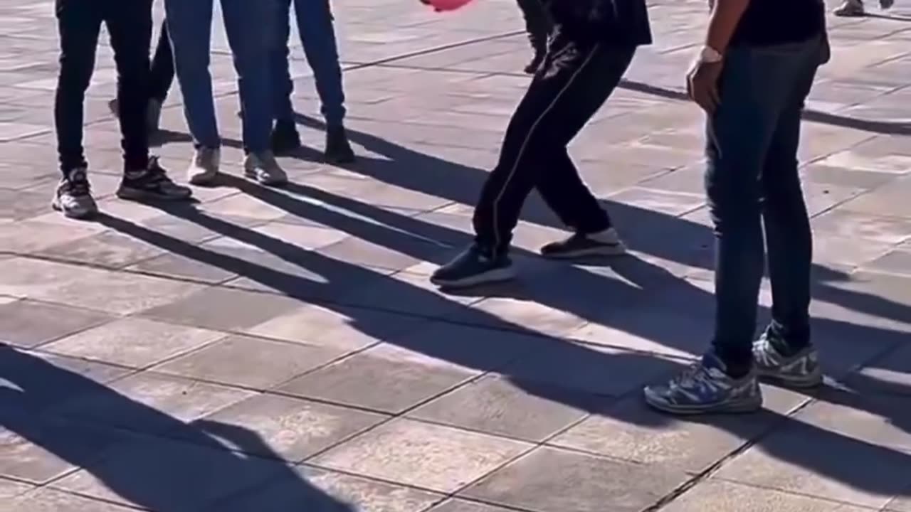 🤩👏 He Makes It Look So Smooth! | FeedMyCuriosity