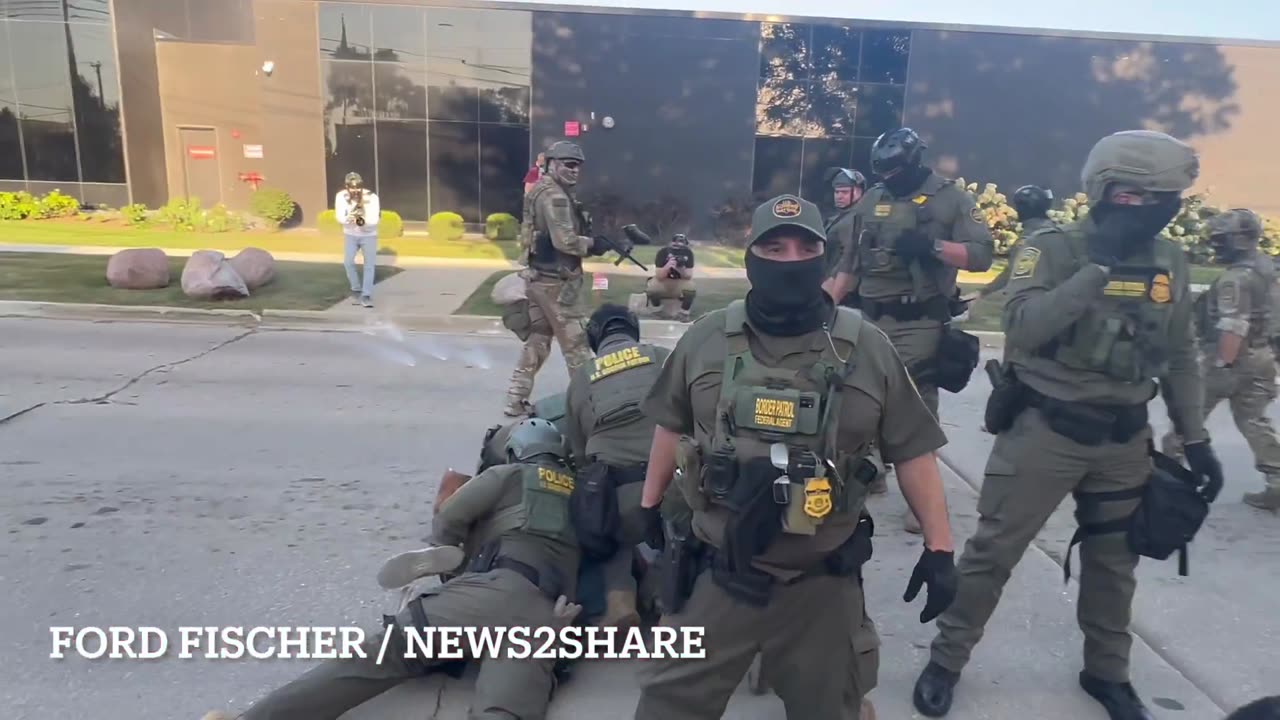 Federal officers take leftist to the ground at Chicago ICE facility