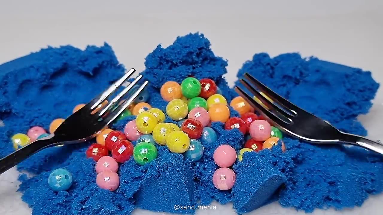 VERY SATISFYING AND RELAXING SAND CUTTING SOUND | ASMR AND RELAXING