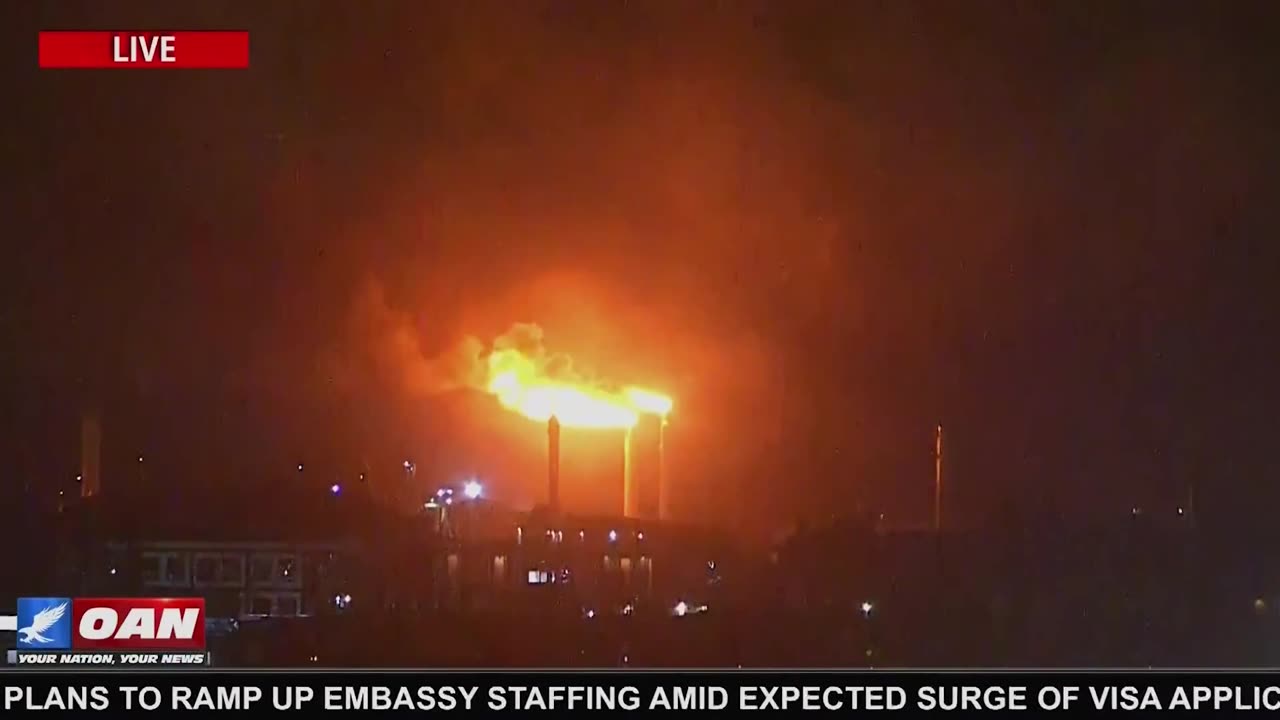 🔥 A fire is burning in Los Angeles County following an explosion near LAX.