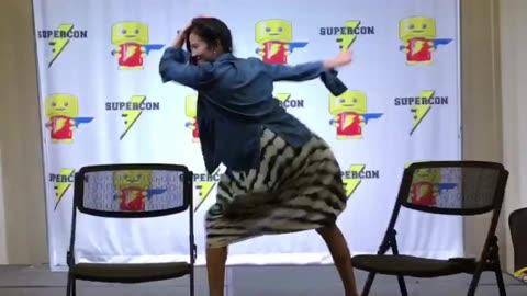 Michaela Dietz twerks her skirt