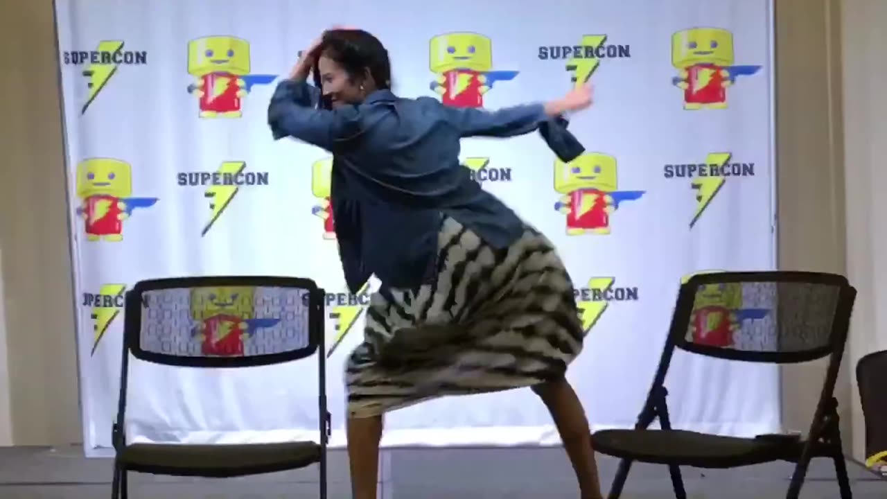 Michaela Dietz twerks her skirt