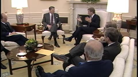 President Ronal... - President Ronald Reagan's Photo Opportunities on April 16-17 - 4-16-17-1986-402