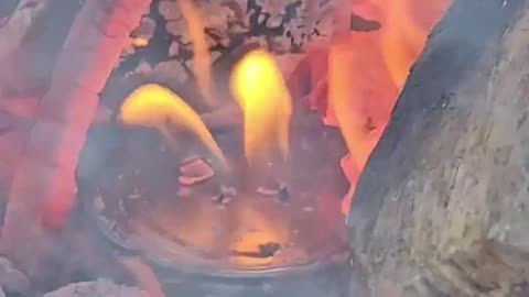 Making a camp cook stove_emergency heater with charcoal & alcohol