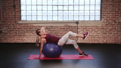 🔥 Oblique Driving-Knee Crunch – Sculpt Your Core & Strengthen Your Abs! 💪🔥