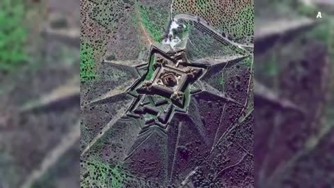 Città vuote , orfani e diluvio d'argilla..