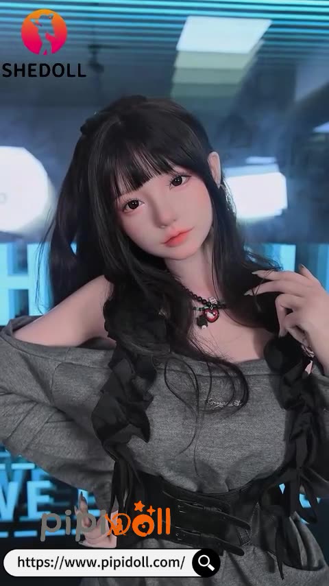 Lena wartet schon ewig an der Tür auf dich!