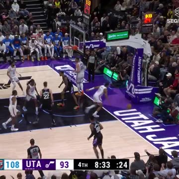 NBA - OH MY JOHN COLLINS 🤯🤯 TAKES THE PICK-AND-ROLL TO THE CUP FOR THE FLUSH!!