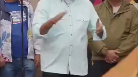 Venezuelan President Nicolás Maduro sings and dances to 'Don't worry, be happy'