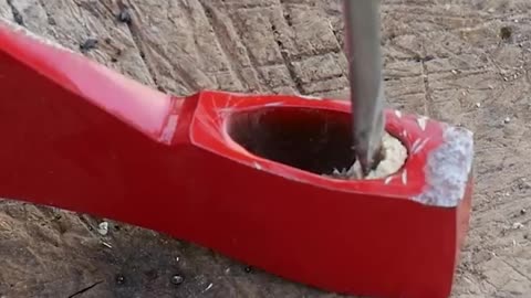 The Right Way to Install an Axe or Pickaxe with a Creative Idea – The Result is Amazing! 💡🛠️