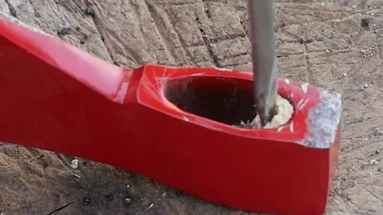 The Right Way to Install an Axe or Pickaxe with a Creative Idea – The Result is Amazing! 💡🛠️