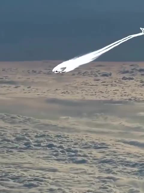 Boeing 747 at cruise speed seen from another plane