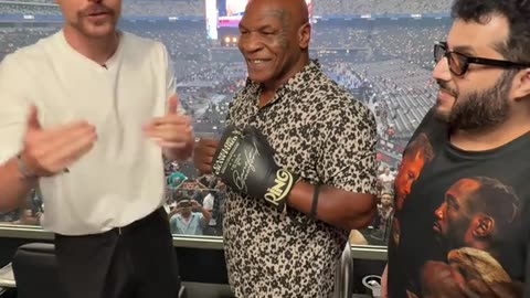 I just got punched by @Mike Tyson #CaneloCrawford #RiyadhSeason