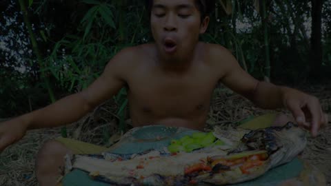 How to Start a Fire in a Survival in the rainforest - And Find food in the forest