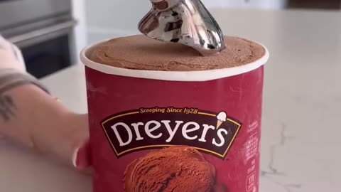 This Scoop HEATS Itself?! 🍨