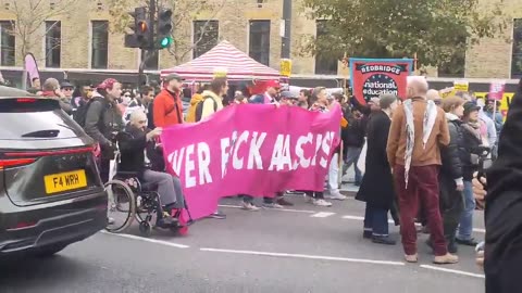 🚨 DOZENS OF MASKED THUGS ARE OUT IN WHITECHAPEL TO COUNTER PROTEST UKIP'S MARCH❗️