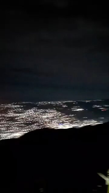 🔥🇻🇪 Chaos erupted in Venezuela’s capital Caracas early this morning as US forces hit