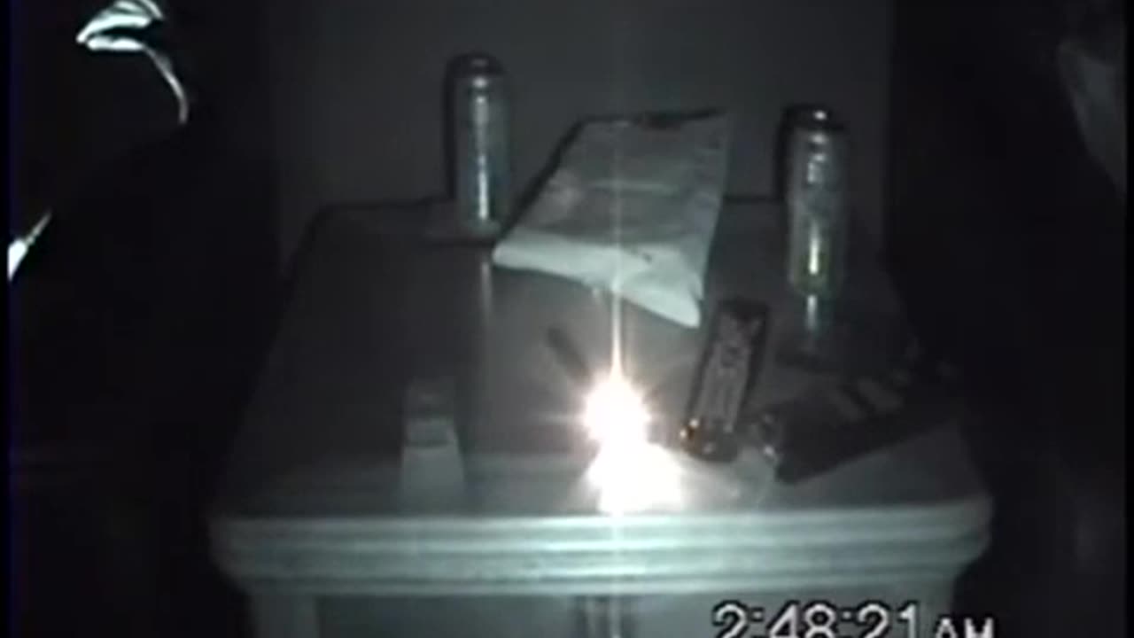 😨💡 Possible Flashlight and App Communication with the Dead! | TheHauntingHour