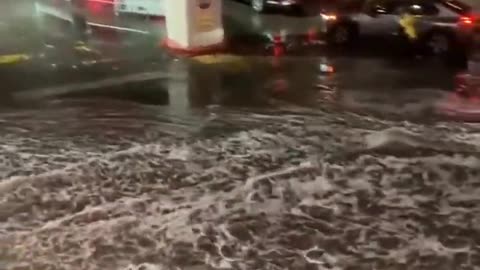 Massive floods caused by heavy rains at the LINQ in Las Vegas, Nevada, US 🇺🇸