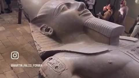 この巨像は、車輪が発明される何千年も前に、ハンマーとノミだけで作られたと本当に思っていますか