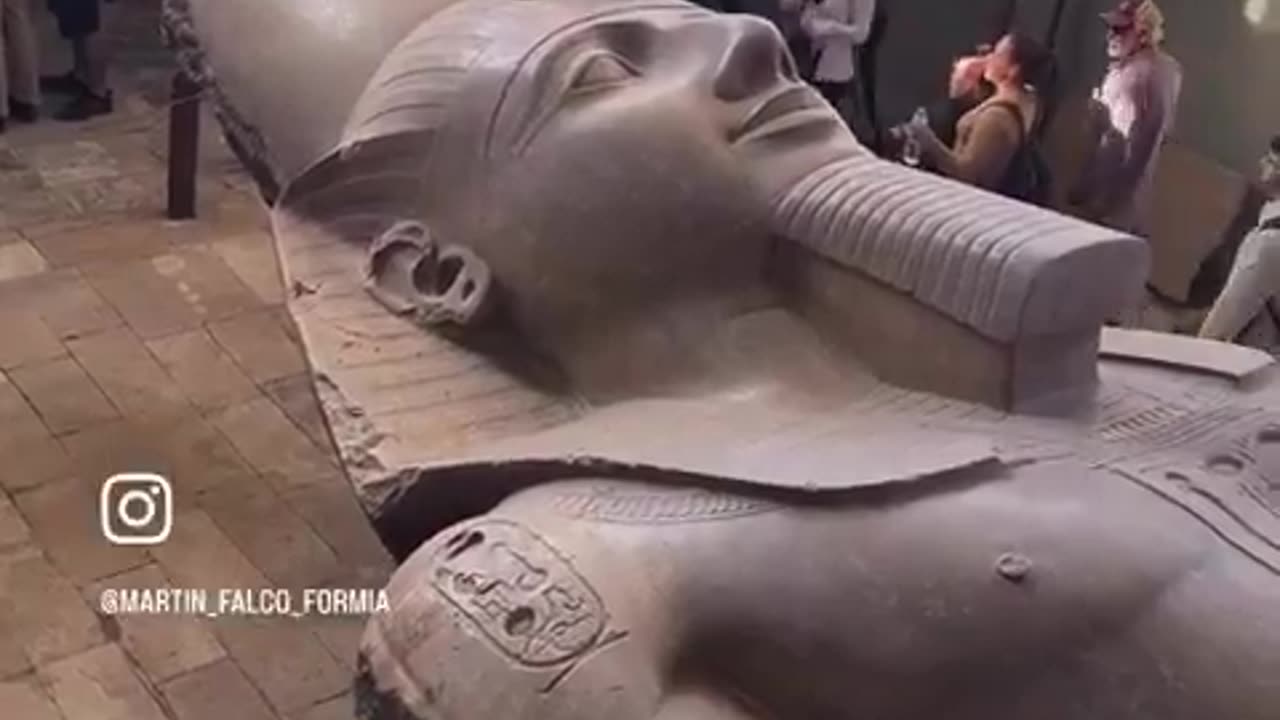 この巨像は、車輪が発明される何千年も前に、ハンマーとノミだけで作られたと本当に思っていますか