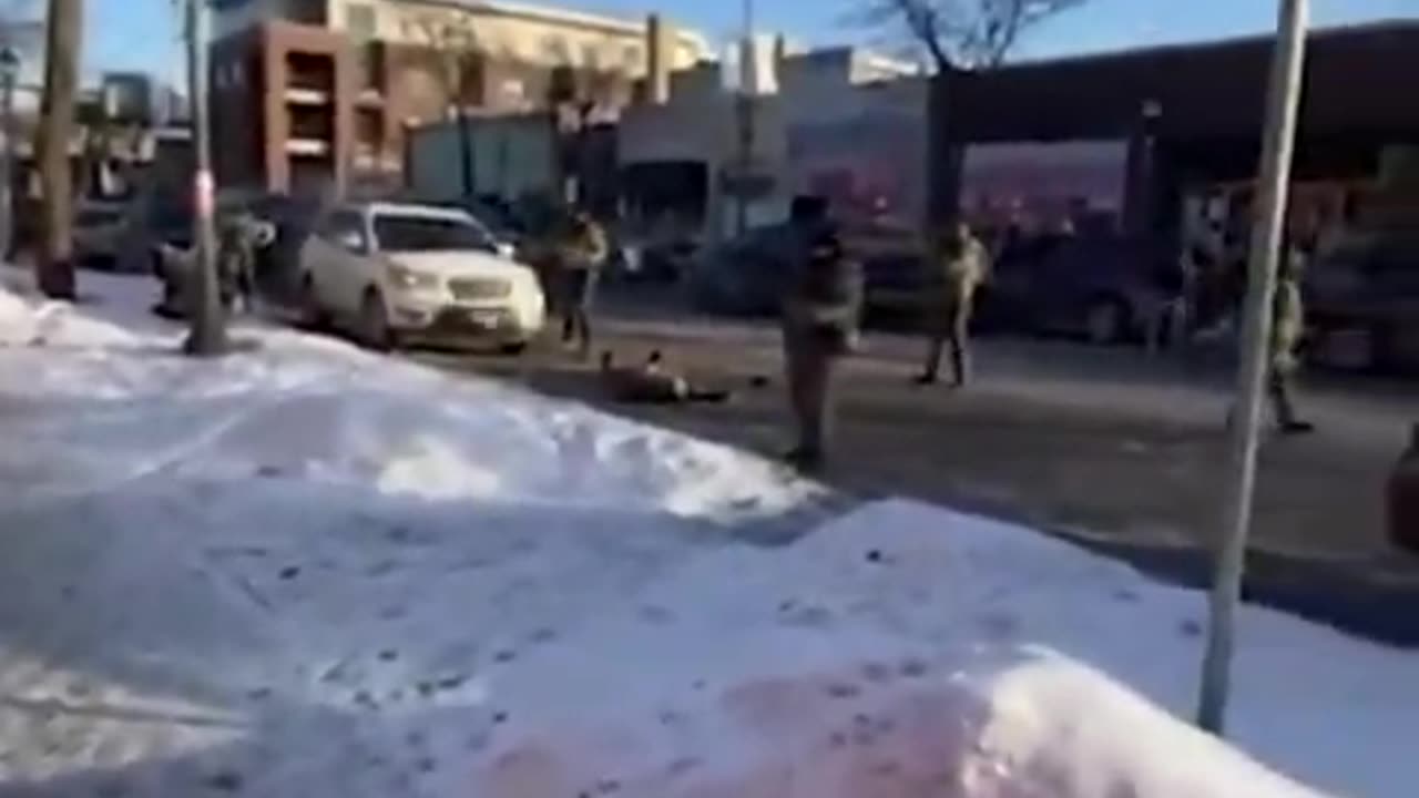 Ucciso soccorritore dall'ICE un reato grave -afferma Gordon Duff