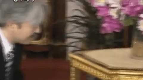 チュラポーン王女を誘惑した魅力的な男が、タイのプミポン前国王に謝罪