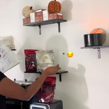 @e.wills_ Unboxes Sexy Smooth Coconut Pearl Essence & Cherry Desire Scented Hard Wax