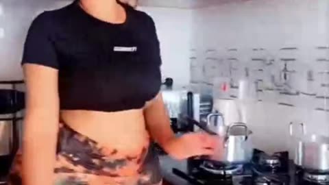 Big thick Curvy Azz Cook..