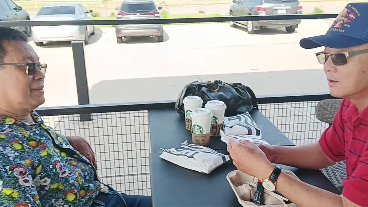 AECH UỐNG TRÀ CHARLIE KIRK