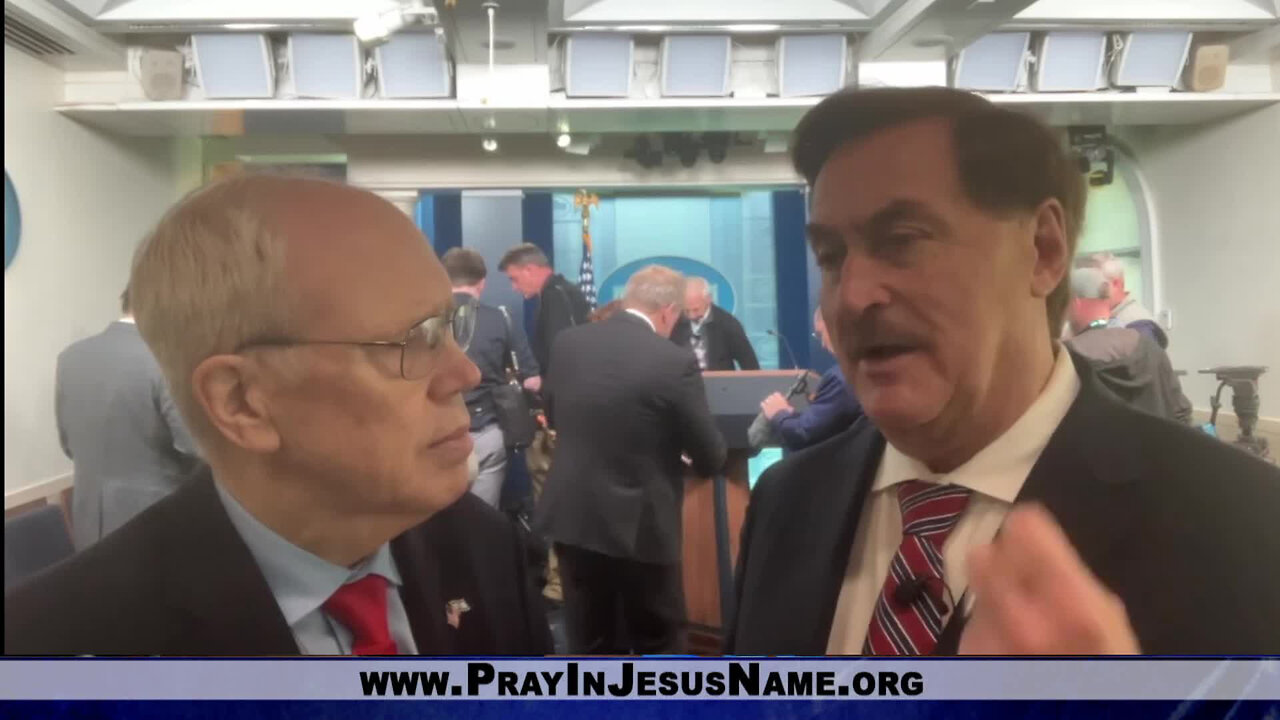 Socialist Mayor Elected in NYC as White House Faces Shutdown Pressure