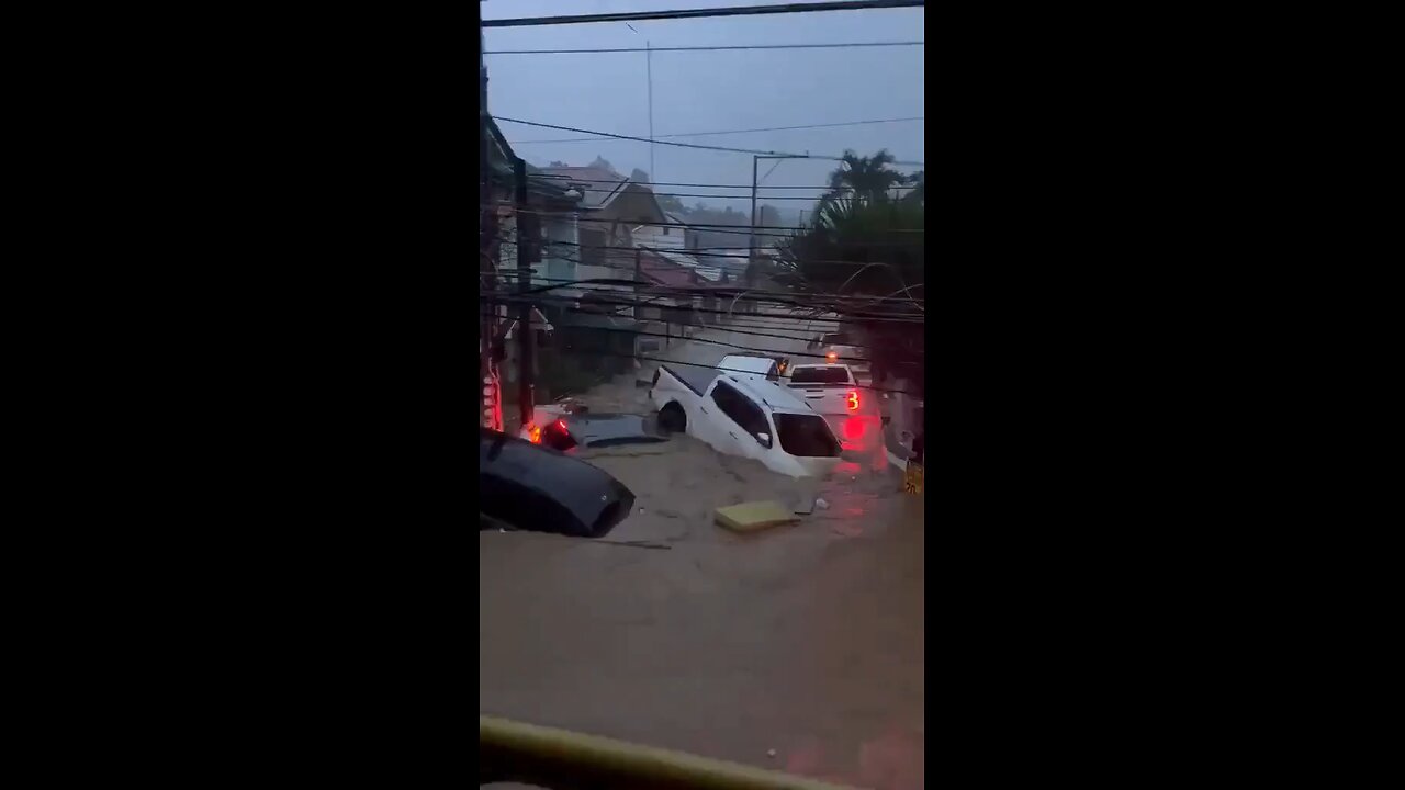 🇵🇭Typhoon Kalmaegi has caused severe flooding in Cebu Prefecture in the Philippines.