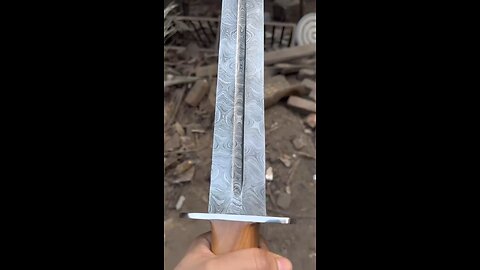 “Handmade Viking Seax – Damascus Steel Sword of Norse Heritage”