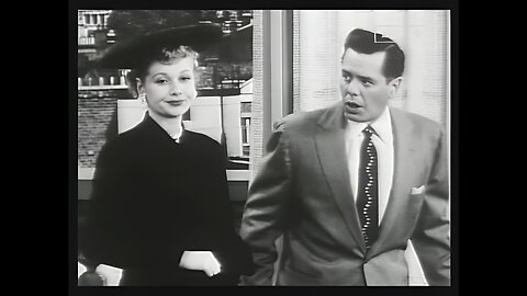 I LOVE LUCY (S05-E15) - Lucy Meets the Queen (1955)