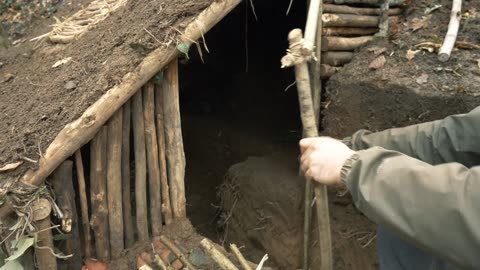 Building an Outdoor Mud/Clay Shelter Complete with Roof, Fireplace, and Water