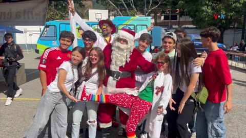 Santa recorre Caracas en Navidad
