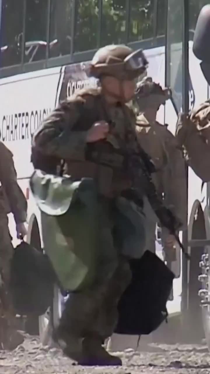 US forces deploy to Puerto Rico amid escalating Caribbean military buildup.