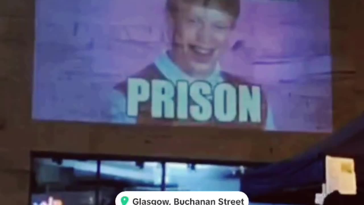 Scottish patriots project a meme mocking two-tier Keir onto a wall in Buchanan