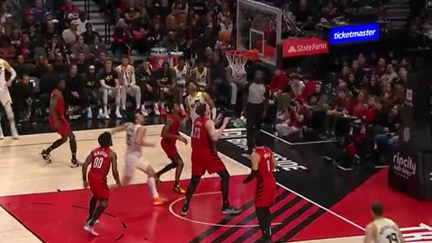 Eubanks with the FORCEFUL putback slam! 😤 #NBA