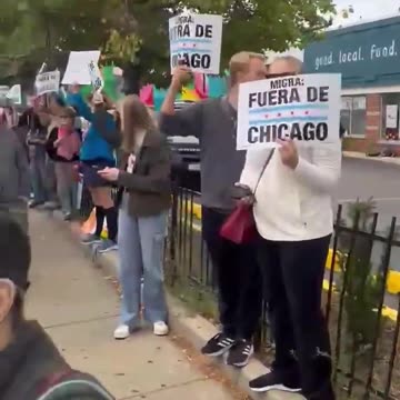Live Protest in Rogers Park, Chicago