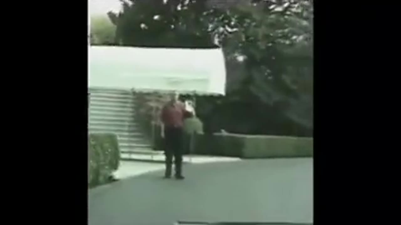 ANYONE REMEMBER THIS CURIOUS BIT OF ACTING 🎭 BETWEEN SLICK WILLY AND KEVIN SPACEY❓