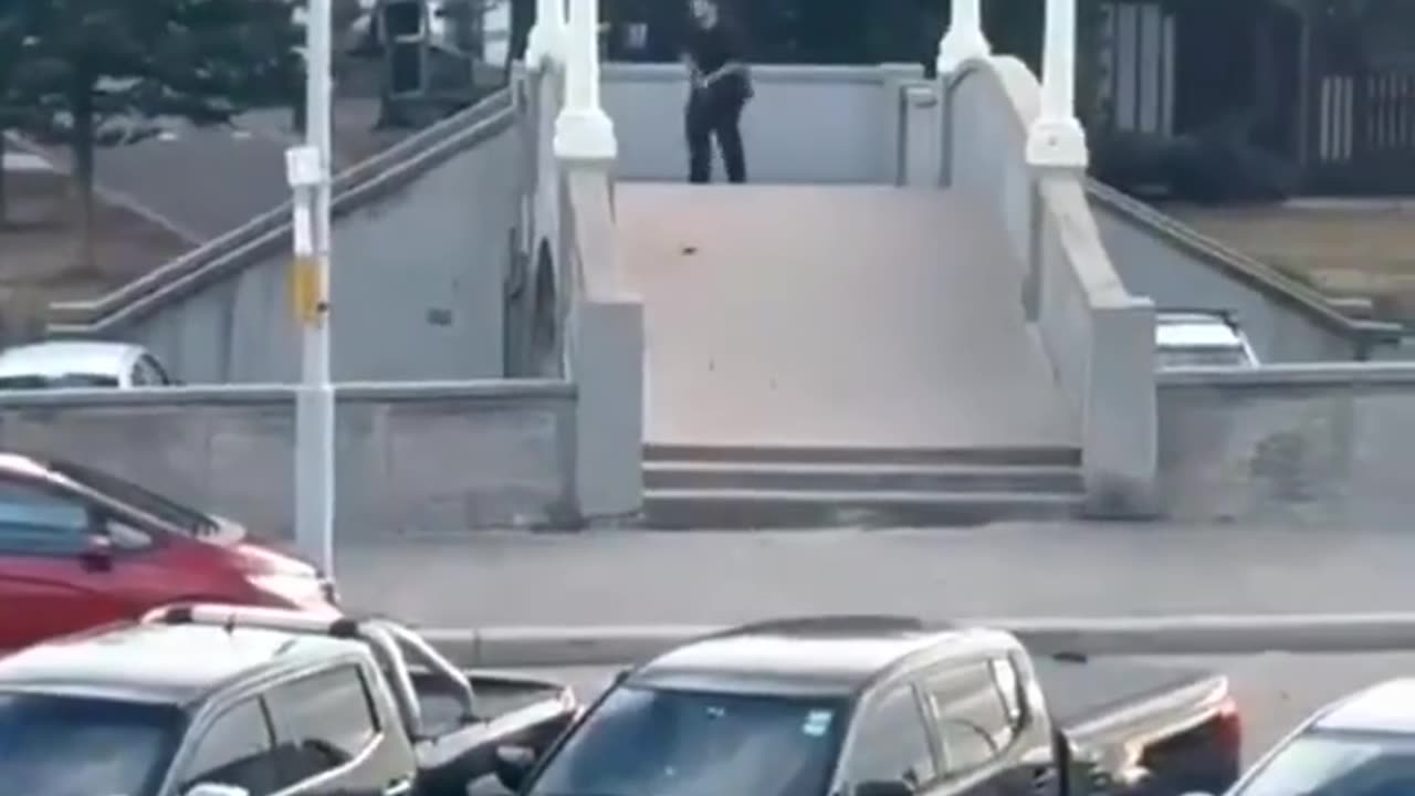 Gunmen attack un answered for 7 mins at Bondi