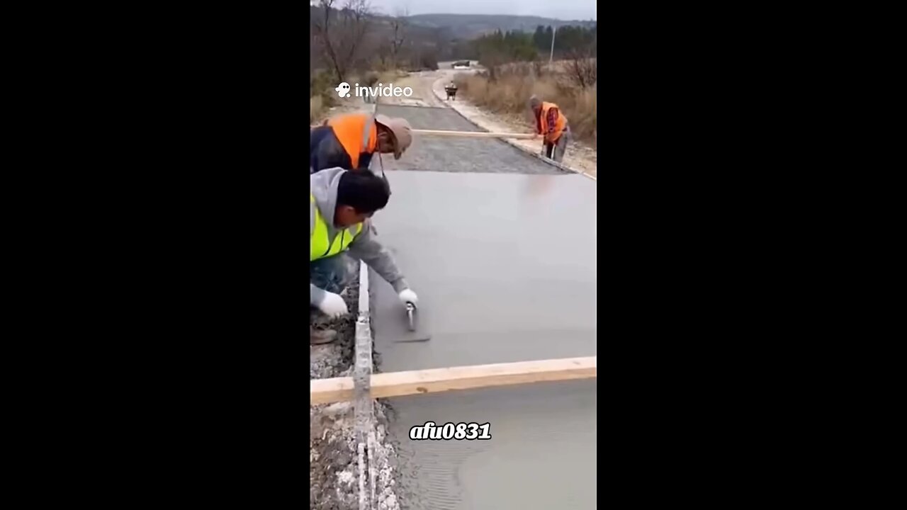 😂 When you try to help at work but end up leaving your mark forever 🐾👷♂️💀 AI captured