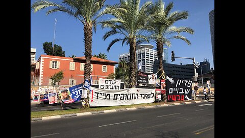 People standing by the road welcome captives who are happily returning to Israel