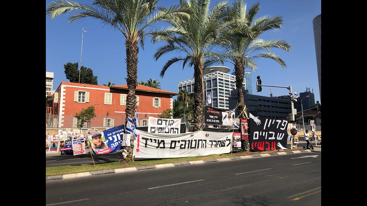 People standing by the road welcome captives who are happily returning to Israel